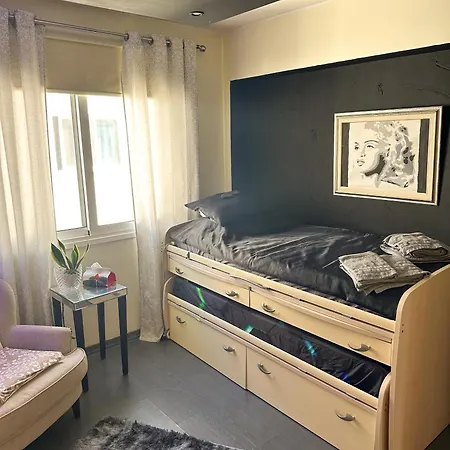 Modern Penthouse Overlooking Pool Apartamento