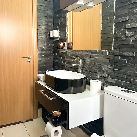 דירה Modern Penthouse Overlooking Pool *