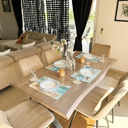 Modern Penthouse Overlooking Pool