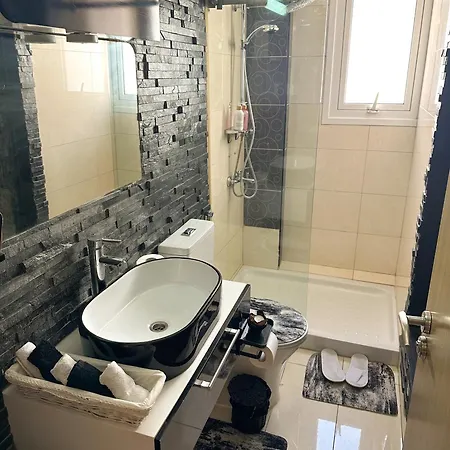 דירה Modern Penthouse Overlooking Pool