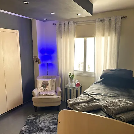 דירה Modern Penthouse Overlooking Pool *