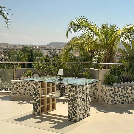 Modern Penthouse Overlooking Pool